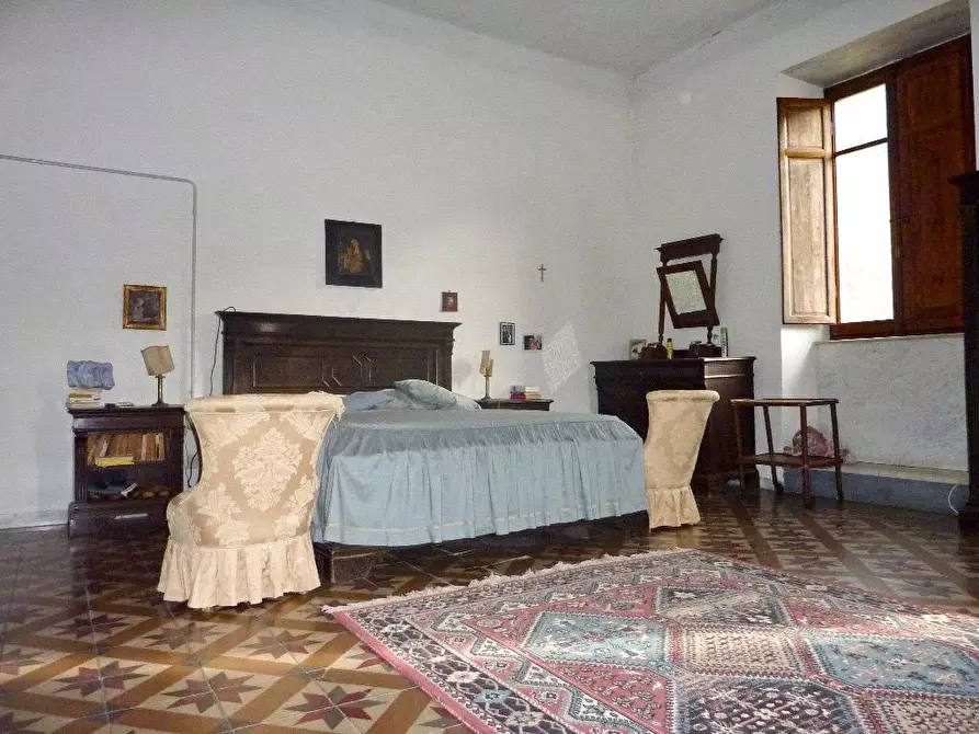 Immagine 18 di Porzione di casa in vendita  a Montignoso