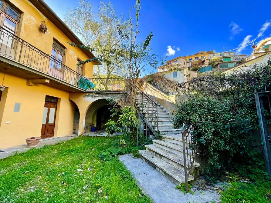 Immagine 1 di Porzione di casa in vendita  a Montignoso