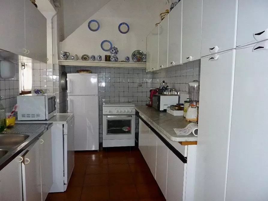 Immagine 12 di Porzione di casa in vendita  a Montignoso