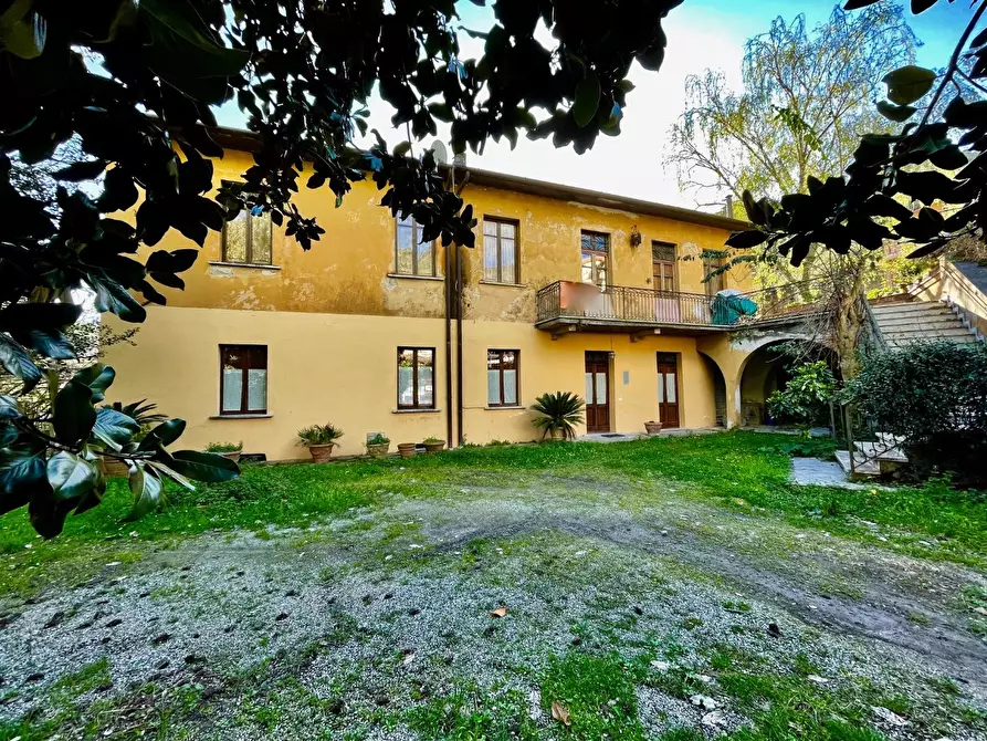 Immagine 2 di Porzione di casa in vendita  a Montignoso