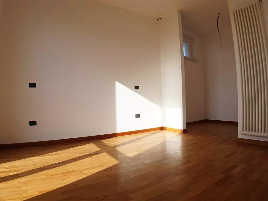 Immagine 10 di Villetta a schiera in vendita  a Carrara