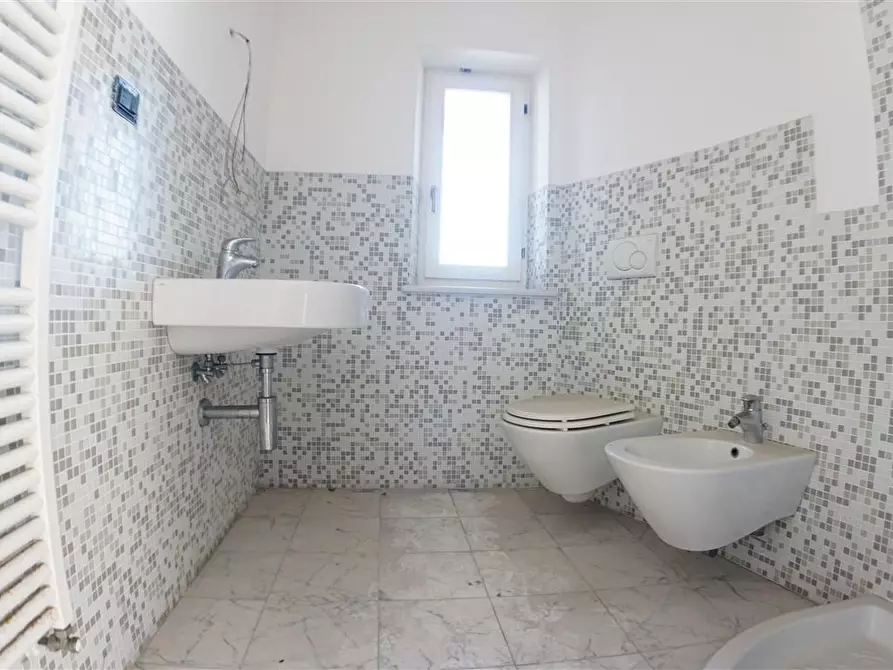 Immagine 13 di Villetta a schiera in vendita  a Carrara