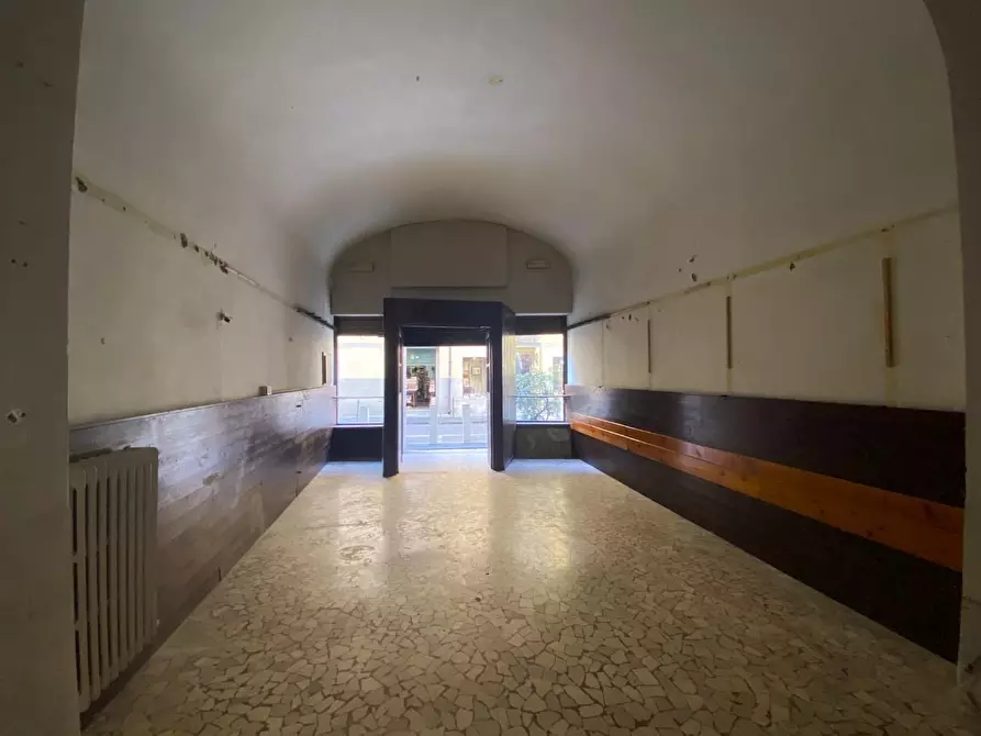 Immagine 17 di Locale commerciale in affitto  a Pisa