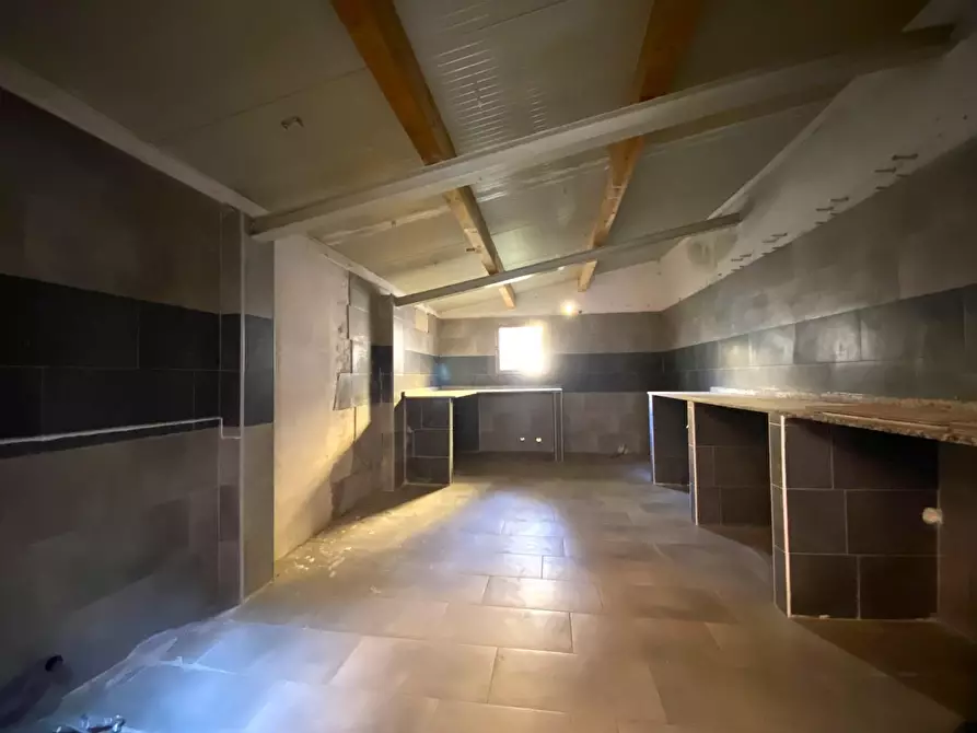 Immagine 10 di Locale commerciale in affitto  a Pisa