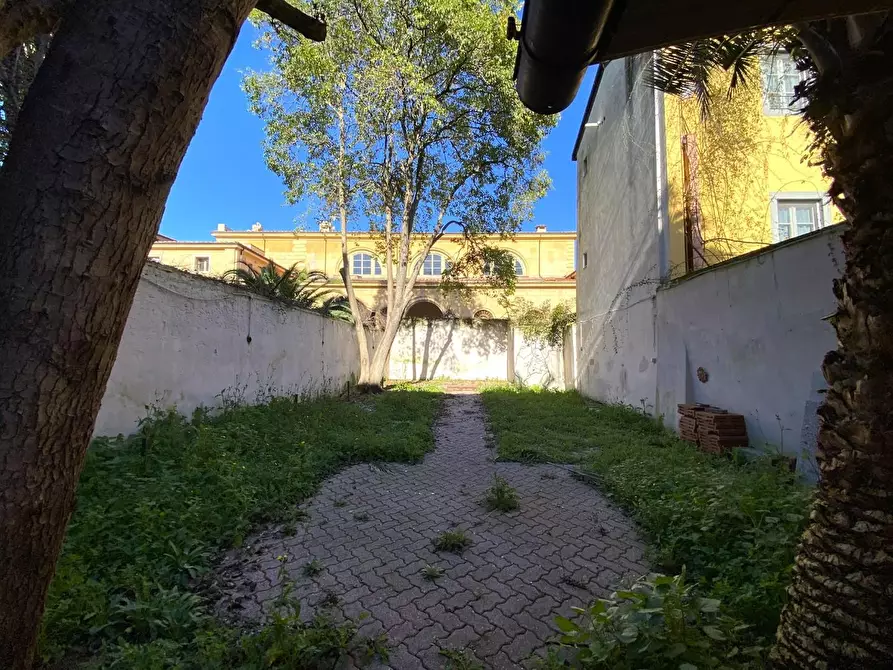 Immagine 12 di Locale commerciale in affitto  a Pisa