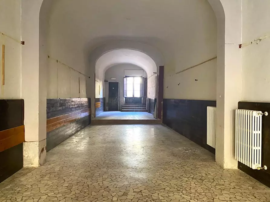 Immagine 15 di Locale commerciale in affitto  a Pisa