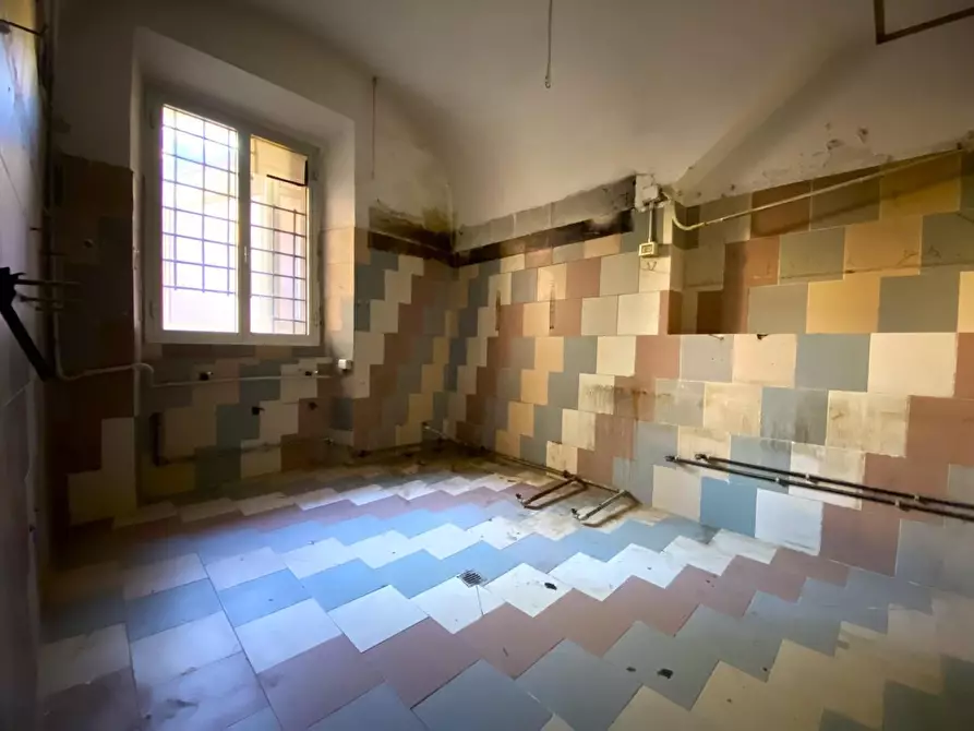 Immagine 6 di Locale commerciale in affitto  a Pisa