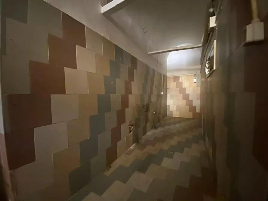 Immagine 5 di Locale commerciale in affitto  a Pisa