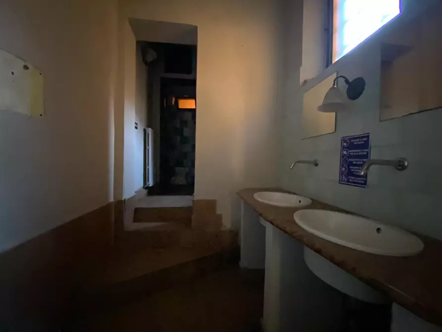 Immagine 7 di Locale commerciale in affitto  a Pisa