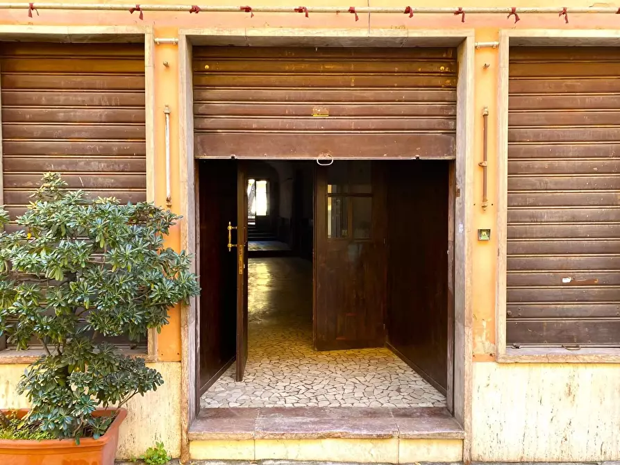 Immagine 2 di Locale commerciale in affitto  a Pisa