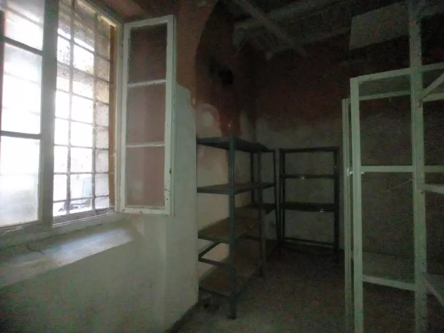 Immagine 5 di Negozio in vendita  a Pisa