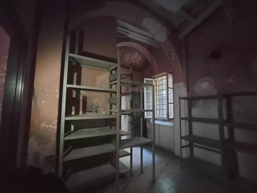 Immagine 4 di Negozio in vendita  a Pisa