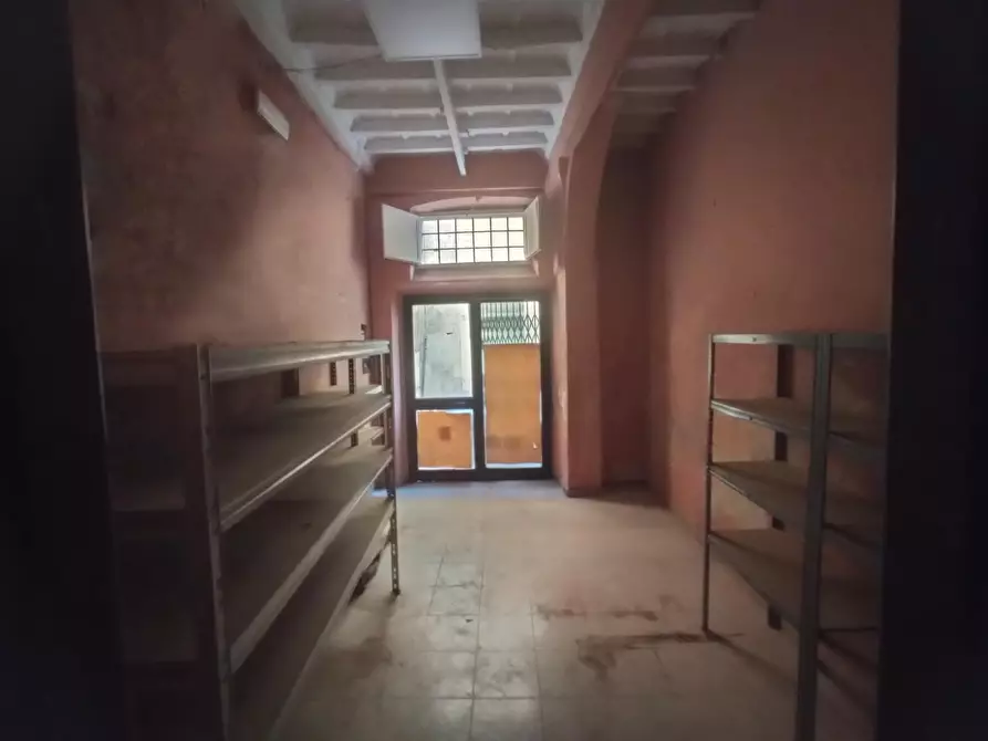 Immagine 2 di Negozio in vendita  a Pisa