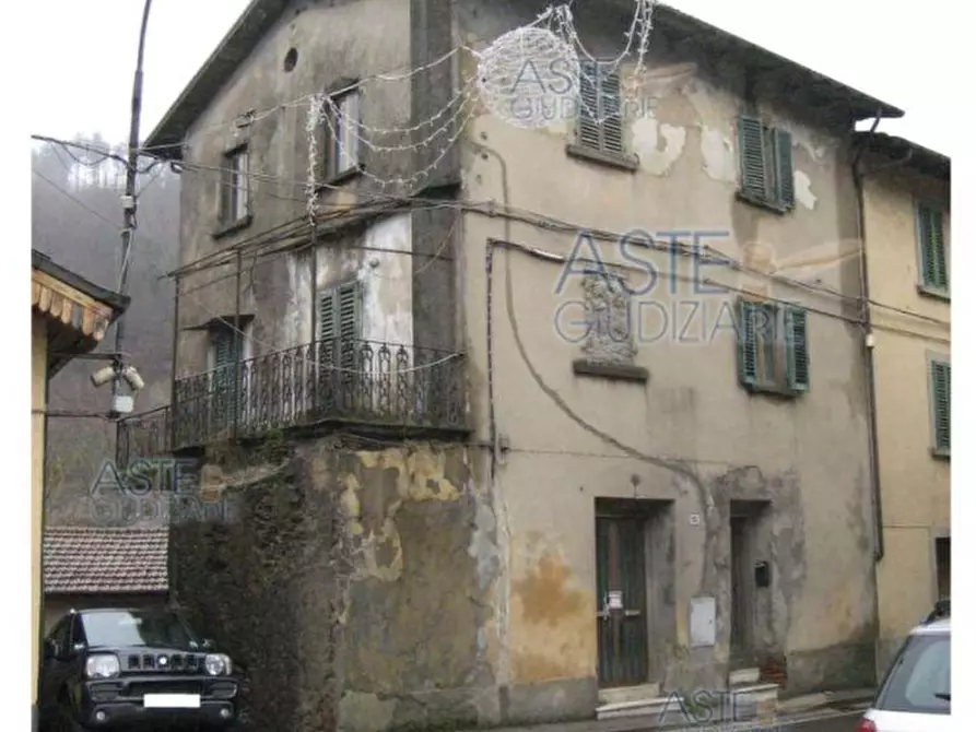 Immagine 1 di Palazzo in vendita  a Vernio