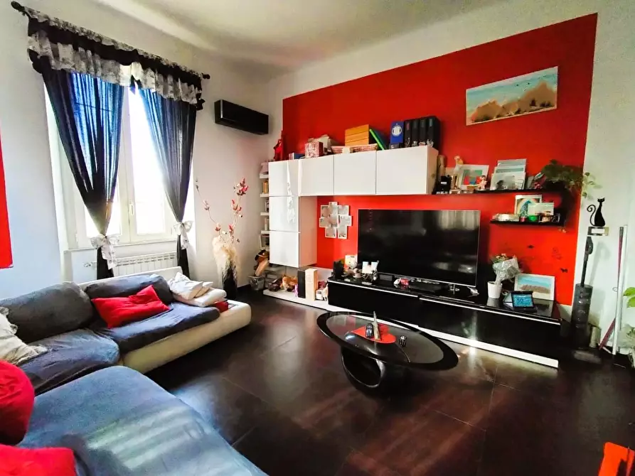 Immagine 3 di Villa in vendita  a Lucca