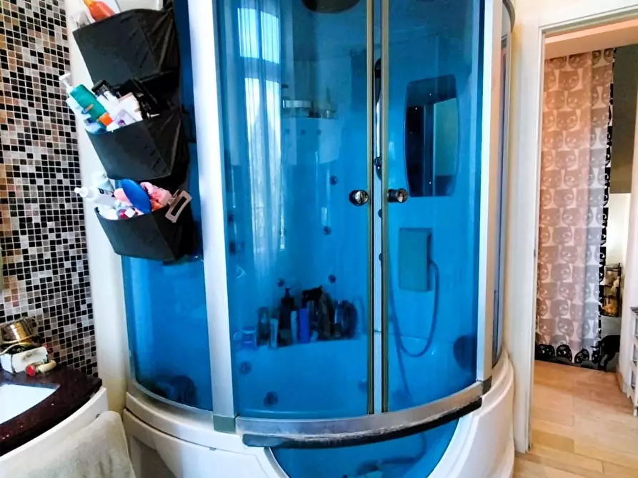 Immagine 12 di Villa in vendita  a Lucca