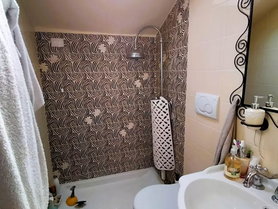 Immagine 18 di Villa in vendita  a Lucca