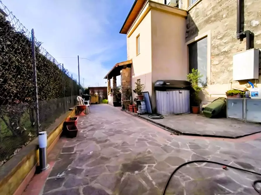 Immagine 21 di Villa in vendita  a Lucca
