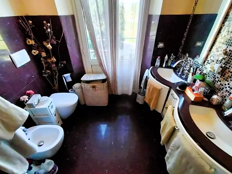 Immagine 13 di Villa in vendita  a Lucca