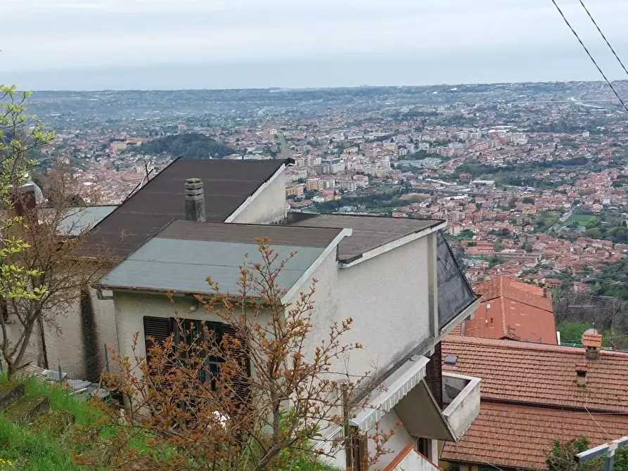 Immagine 2 di Casa indipendente in vendita  a Massa