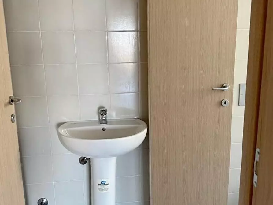 Immagine 9 di Ufficio in vendita  a Pisa