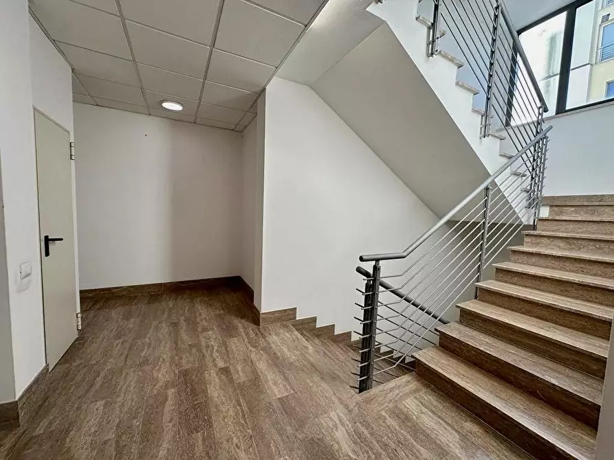 Immagine 6 di Ufficio in vendita  a Pisa