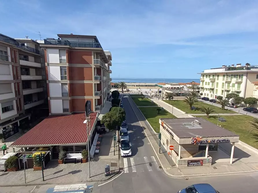 Immagine 28 di Appartamento in vendita  a Camaiore