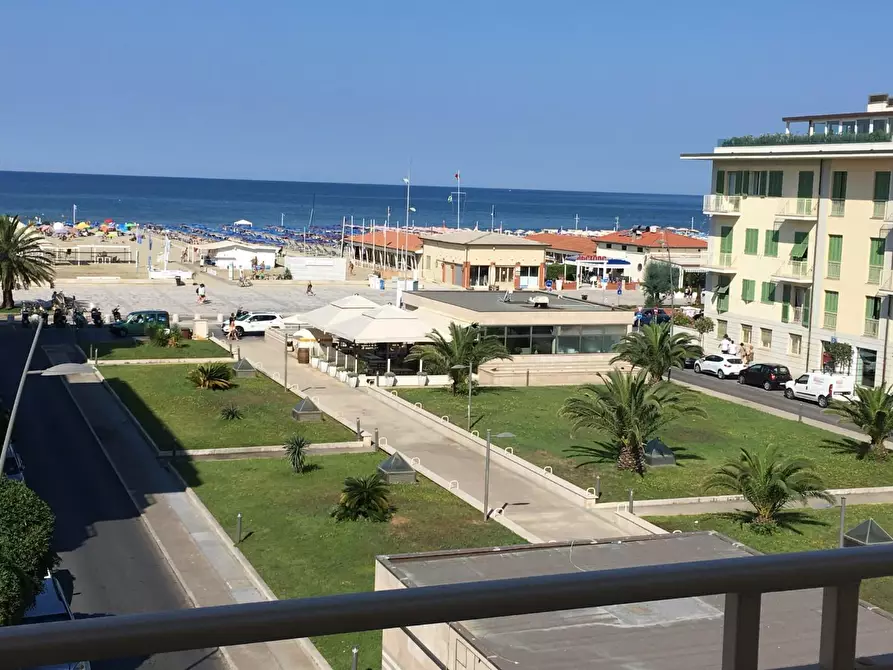 Immagine 4 di Appartamento in vendita  a Camaiore