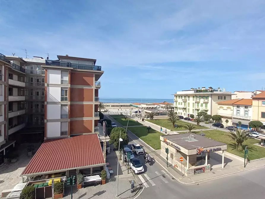 Immagine 15 di Appartamento in vendita  a Camaiore