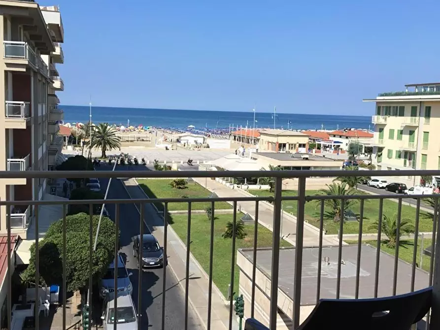 Immagine 3 di Appartamento in vendita  a Camaiore