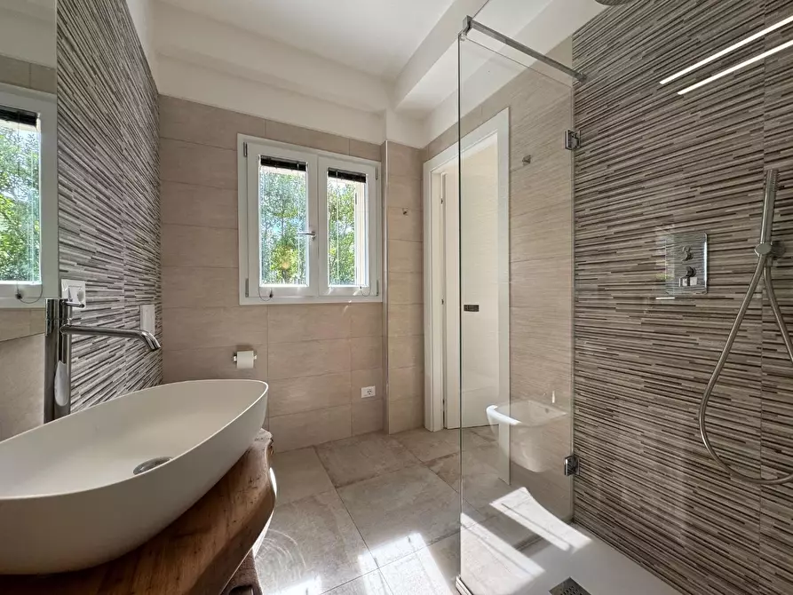 Immagine 13 di Appartamento in affitto  a Montignoso