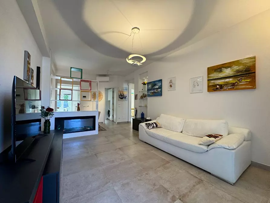 Immagine 2 di Appartamento in affitto  a Montignoso