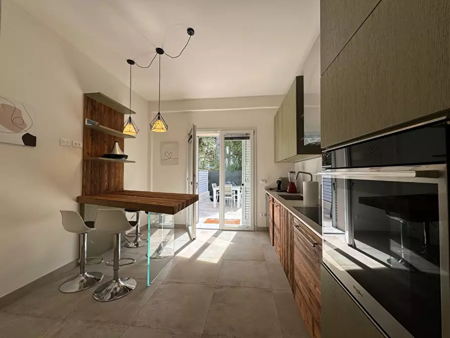 Immagine 6 di Appartamento in affitto  a Montignoso