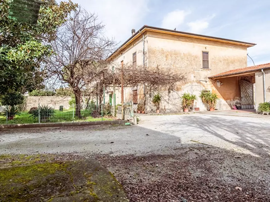 Immagine 1 di Villa in vendita  a Cascina