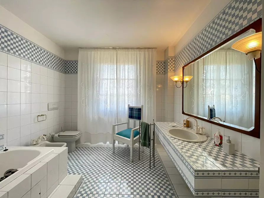 Immagine 60 di Villa in vendita  a Capraia E Limite