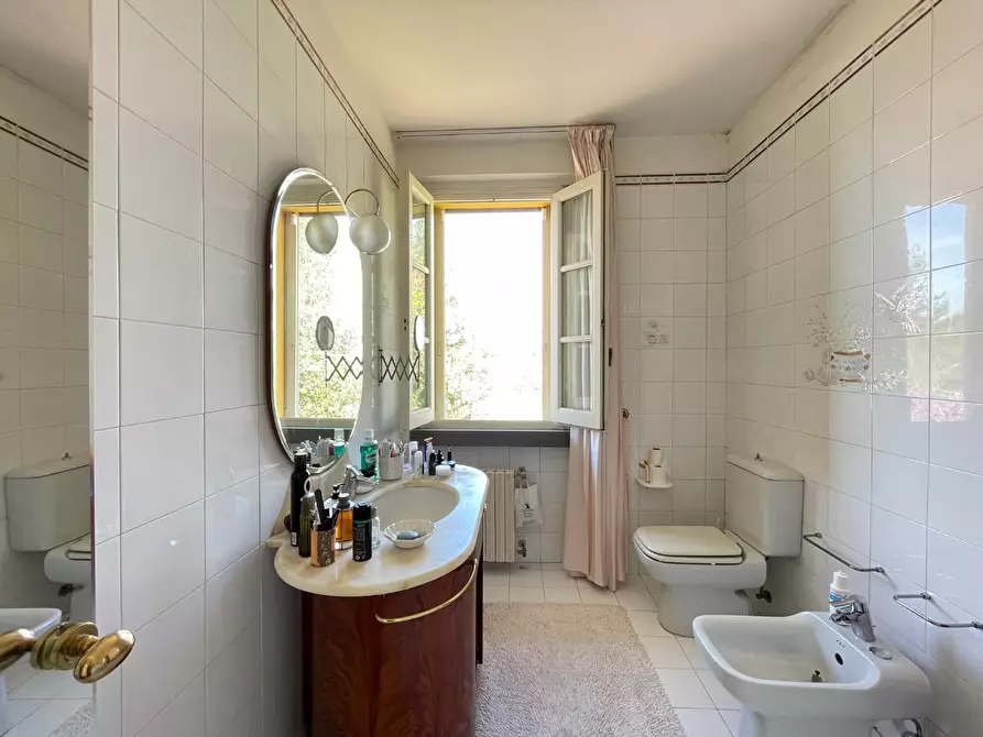 Immagine 55 di Villa in vendita  a Capraia E Limite