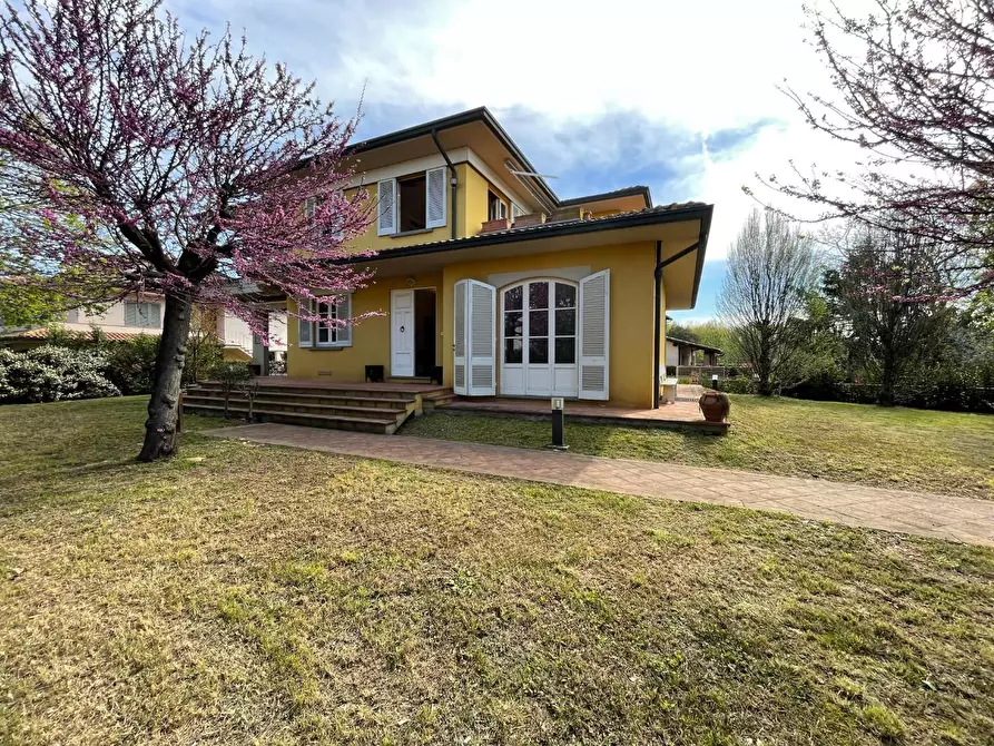 Immagine 5 di Villa in vendita  a Capraia E Limite
