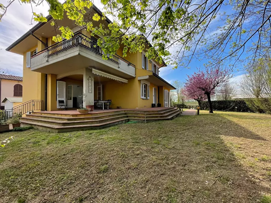 Immagine 6 di Villa in vendita  a Capraia E Limite