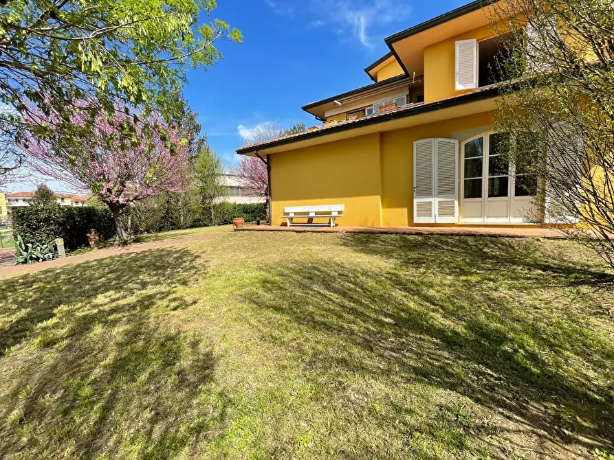 Immagine 10 di Villa in vendita  a Capraia E Limite