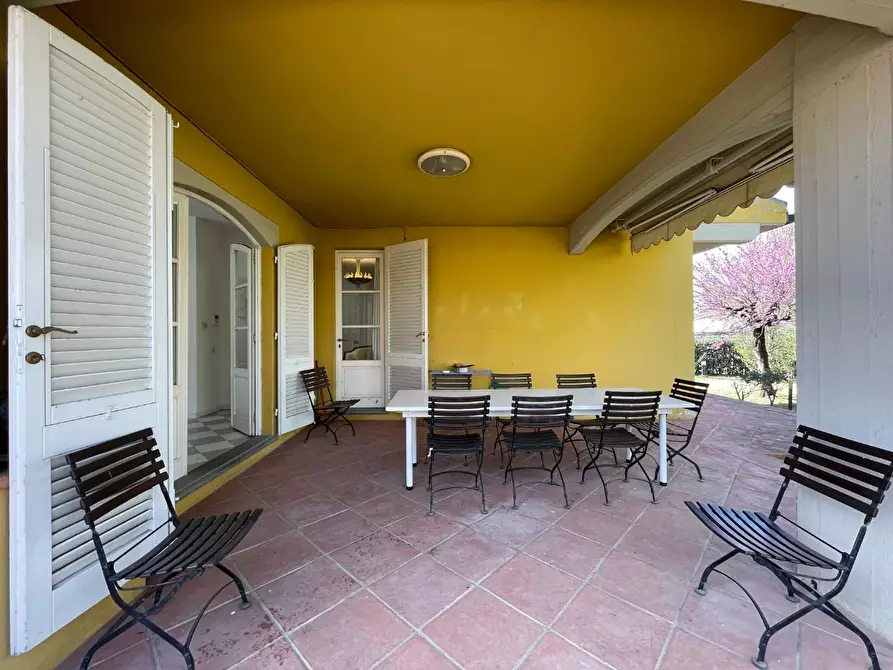 Immagine 15 di Villa in vendita  a Capraia E Limite