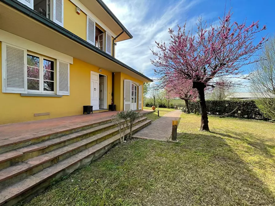 Immagine 7 di Villa in vendita  a Capraia E Limite