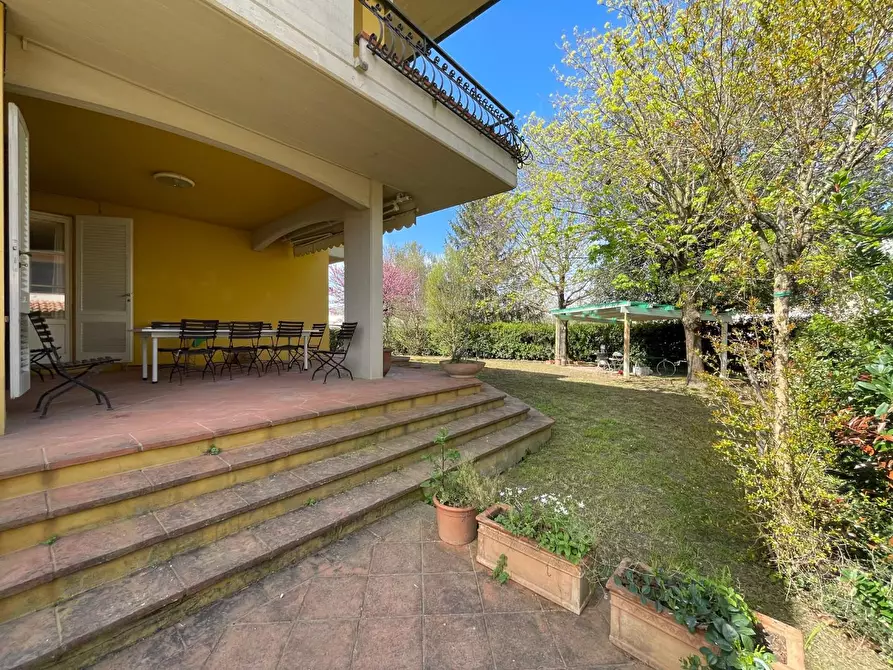 Immagine 13 di Villa in vendita  a Capraia E Limite