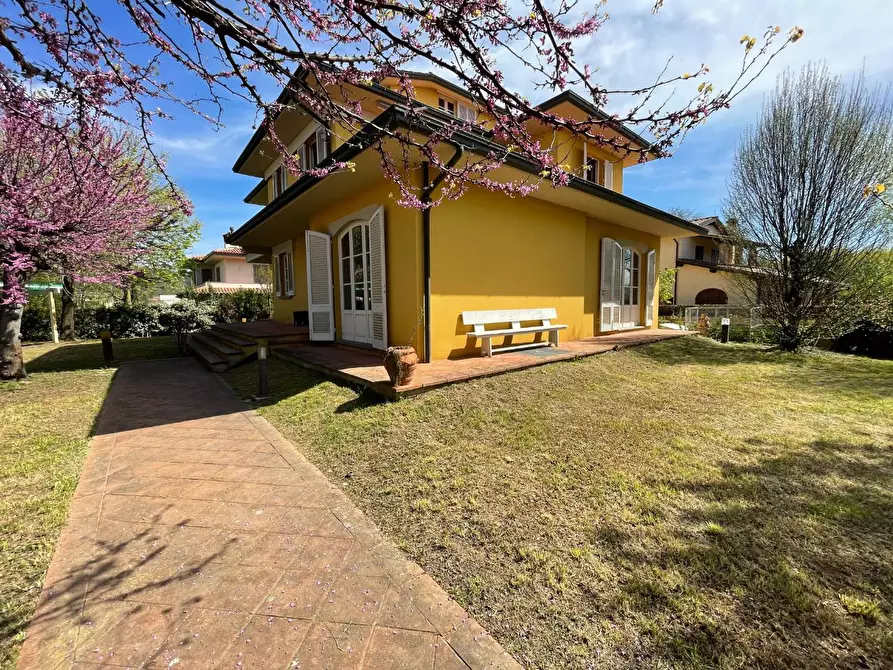 Immagine 11 di Villa in vendita  a Capraia E Limite