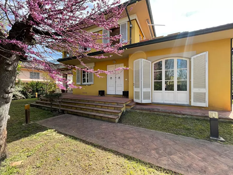 Immagine 8 di Villa in vendita  a Capraia E Limite