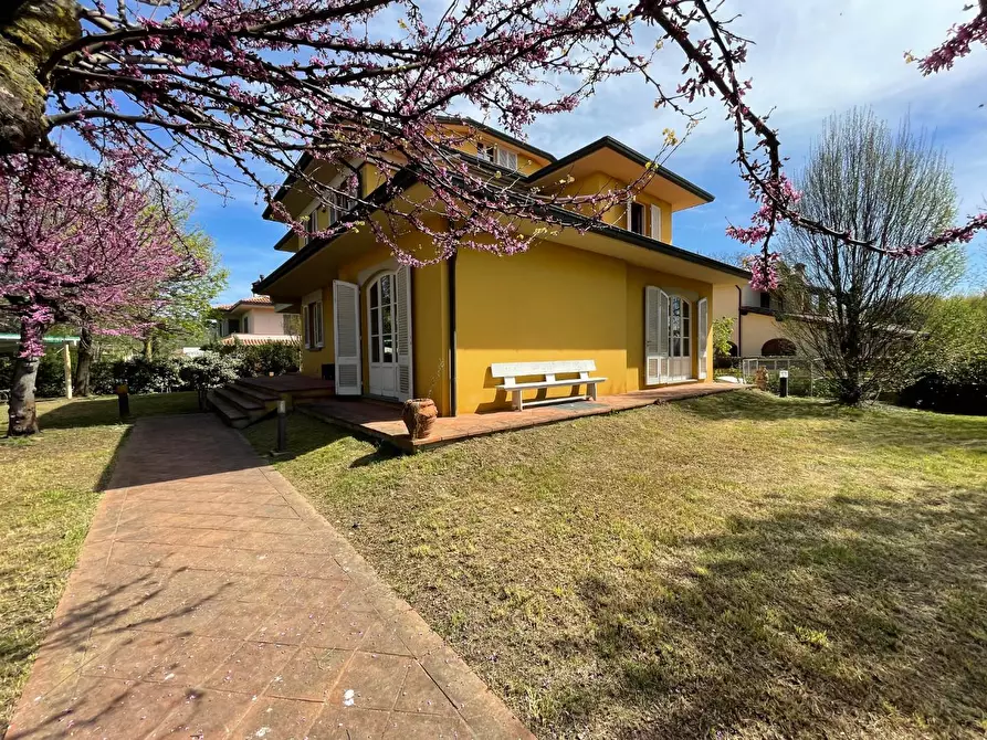 Immagine 9 di Villa in vendita  a Capraia E Limite