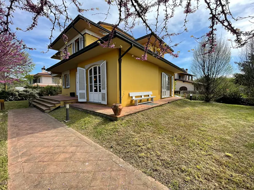 Immagine 4 di Villa in vendita  a Capraia E Limite