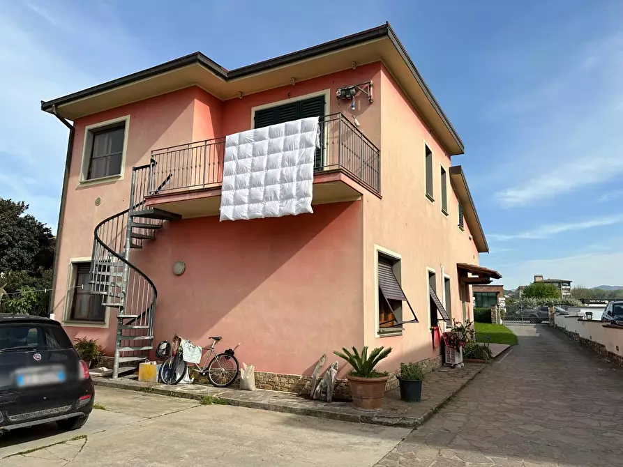 Immagine 25 di Casa bifamiliare in vendita  a Porcari