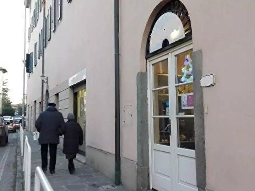 Immagine 1 di Locale commerciale in vendita  a Lucca