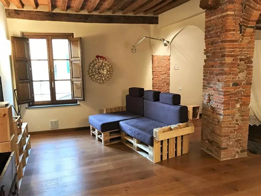 Immagine 6 di Appartamento in vendita  a Lucca