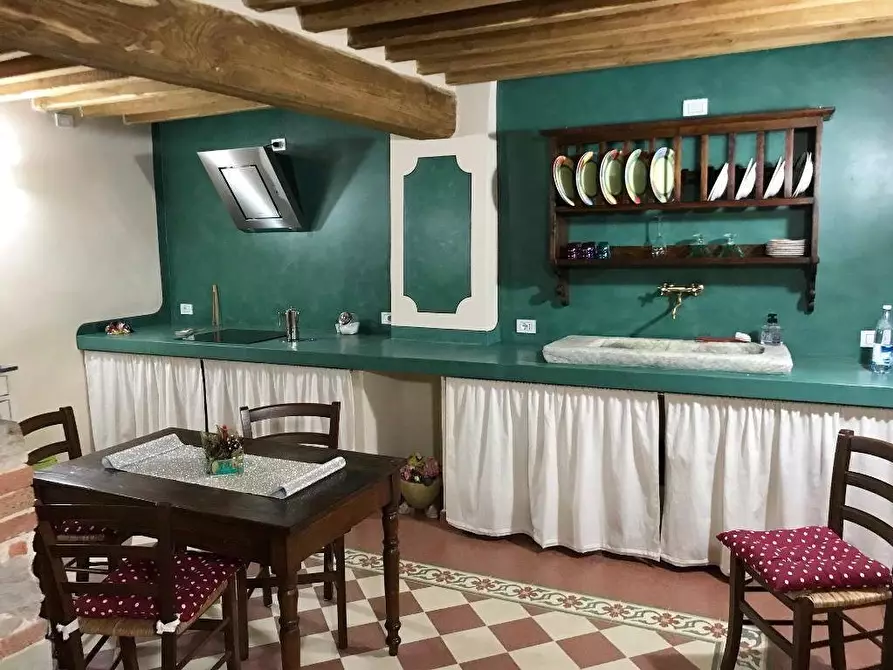 Immagine 2 di Appartamento in vendita  a Lucca